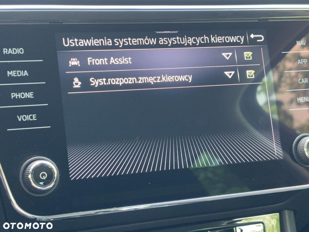 Skoda Superb 2.0 TDI SCR Style DSG - 35
