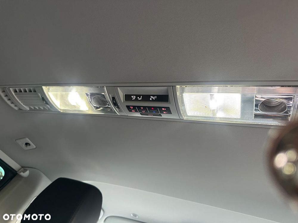 Volkswagen Multivan 2.0 BiTDI L1 Generation SIX 4Motion DSG - 23