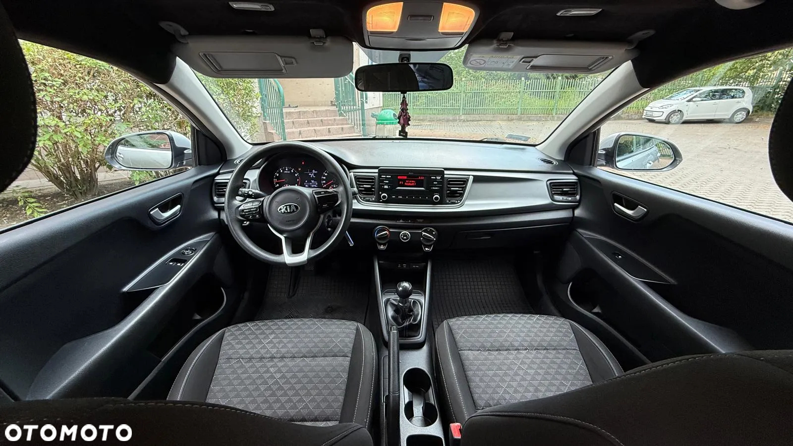 Kia Rio 1.2 L - 10