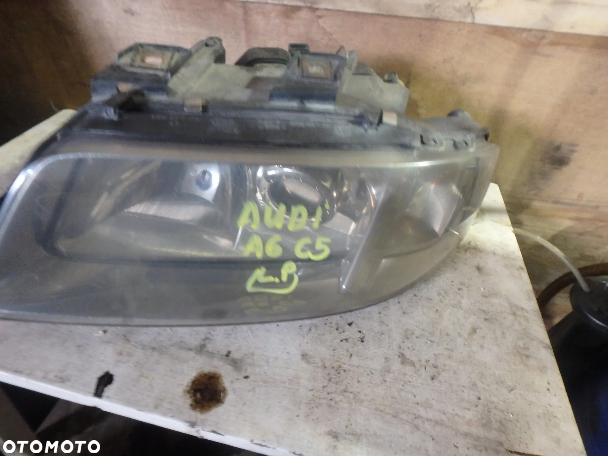 Lampa prawa i lewa przod Audi A6 C5 - 2