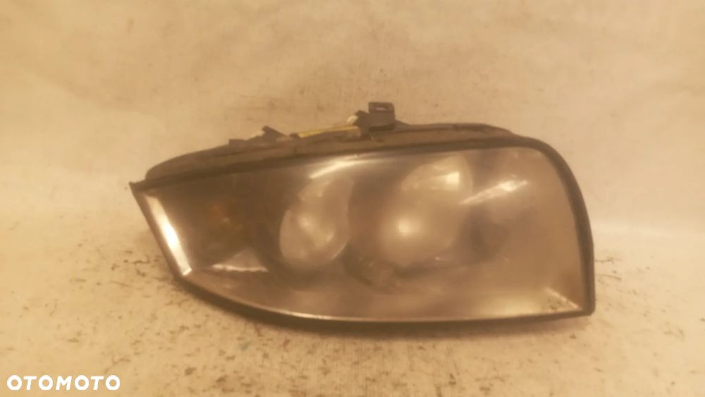 .  PRZOD PRZEDNIA LAMPA PRAWA AUDI A2 - 1