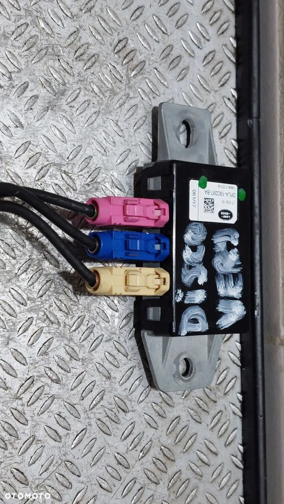 WZMACNIACZ ANTENY LAND ROVER DISCOVERY R2017 NR DPLA19C097BA - 2