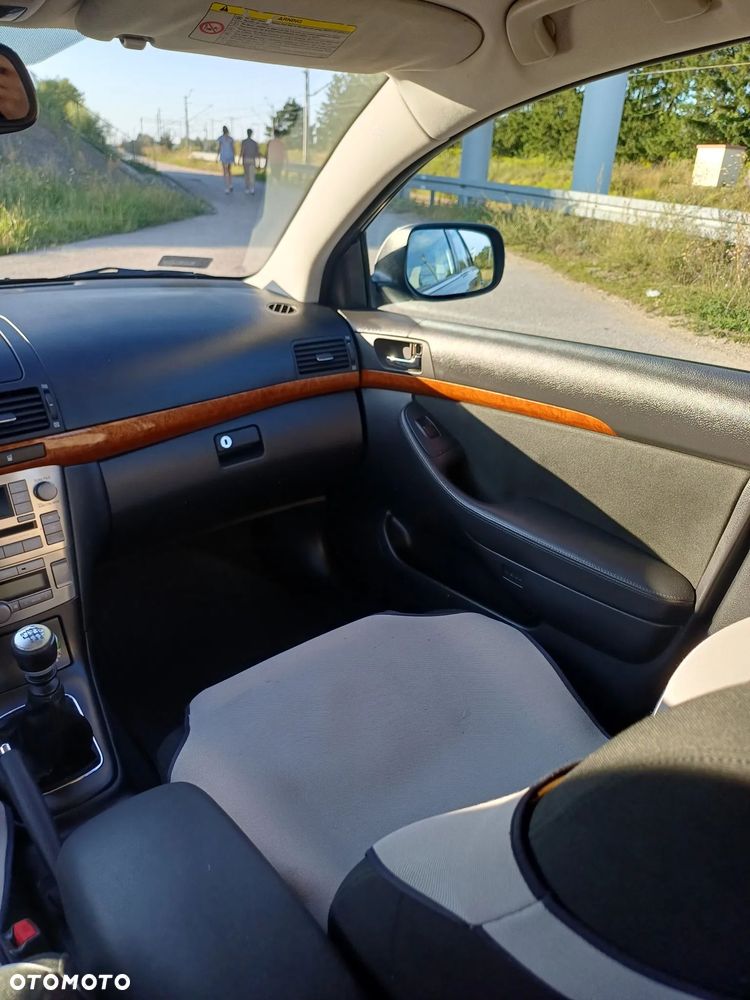 Toyota Avensis 2.0 D-4D Sol - 6