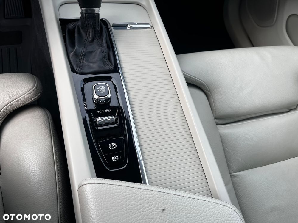 Volvo XC 60 T5 AWD Momentum - 27