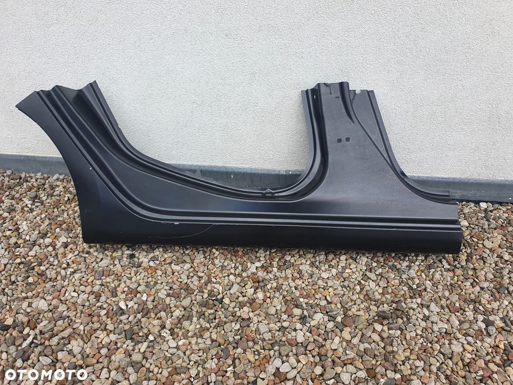 Próg poszycie prawe Renault Clio V rok 19-25
