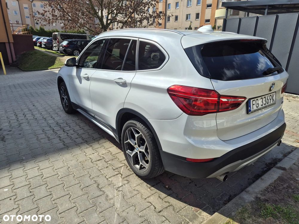 BMW X1 xDrive28i Sport Line - 17