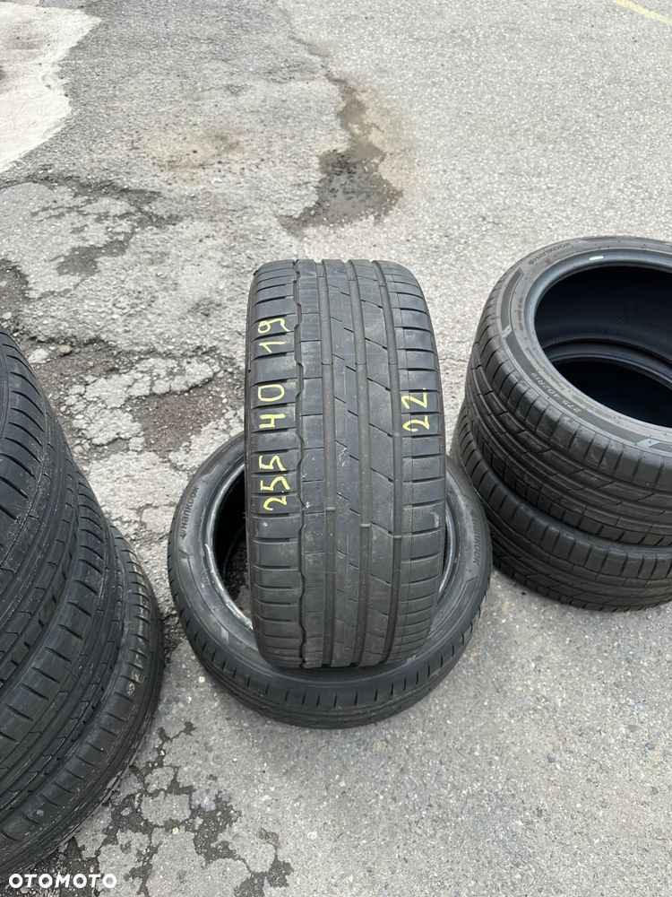 255/40x19 Hankook - 2