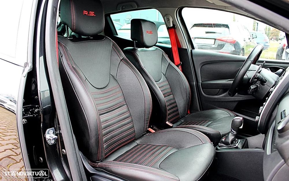 Renault Clio TCe 220 EDC R.S. Trophy - 19