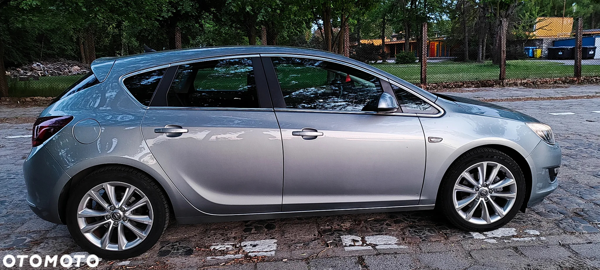 Opel Astra IV 1.6 T SIDI Cosmo S&S - 3