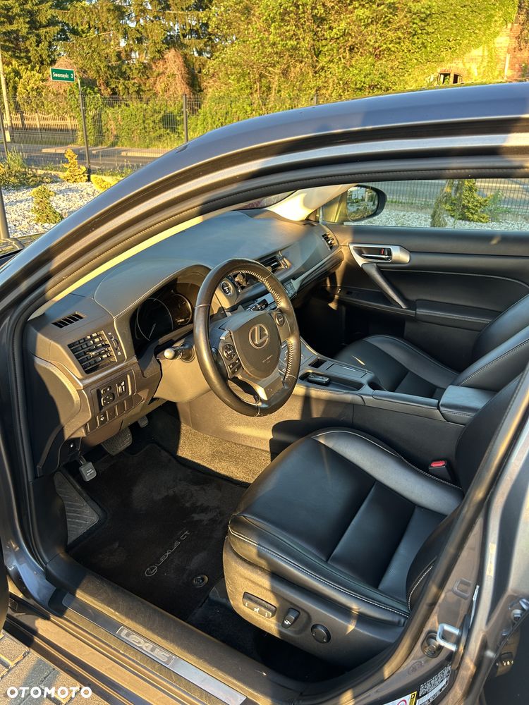 Lexus CT - 7