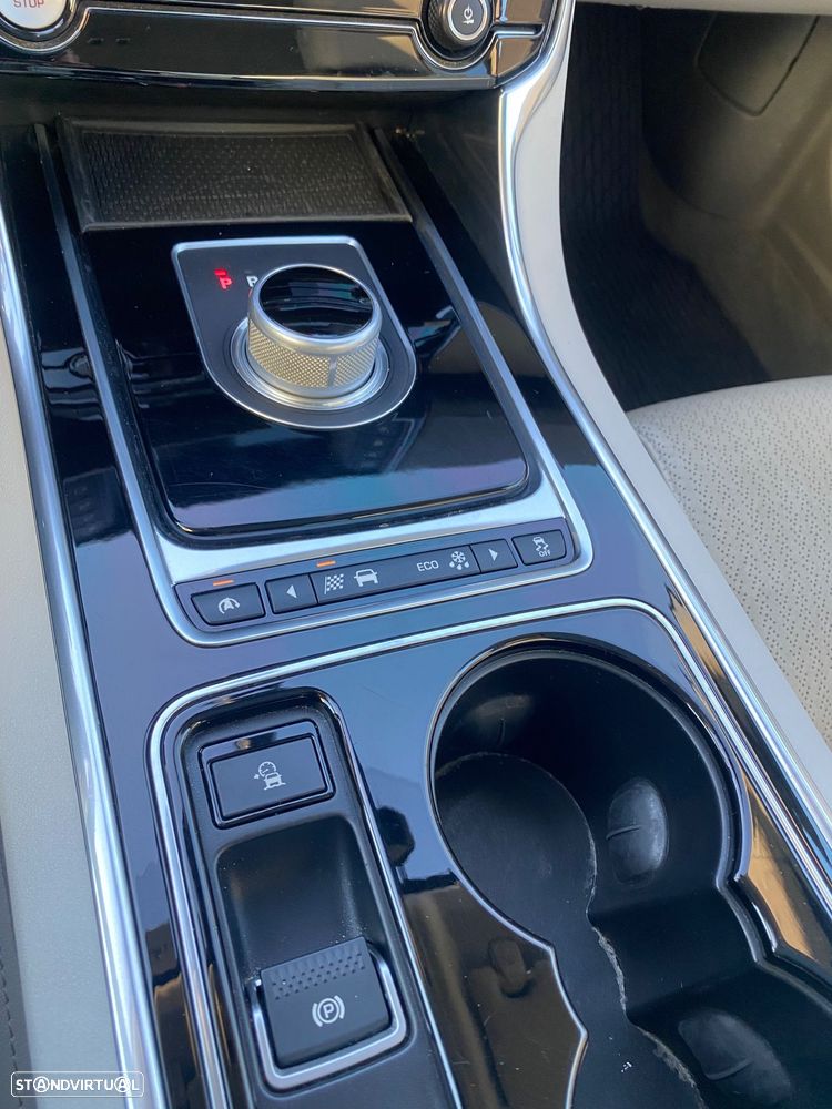 Jaguar XE 2.0 D Prestige Aut. - 6