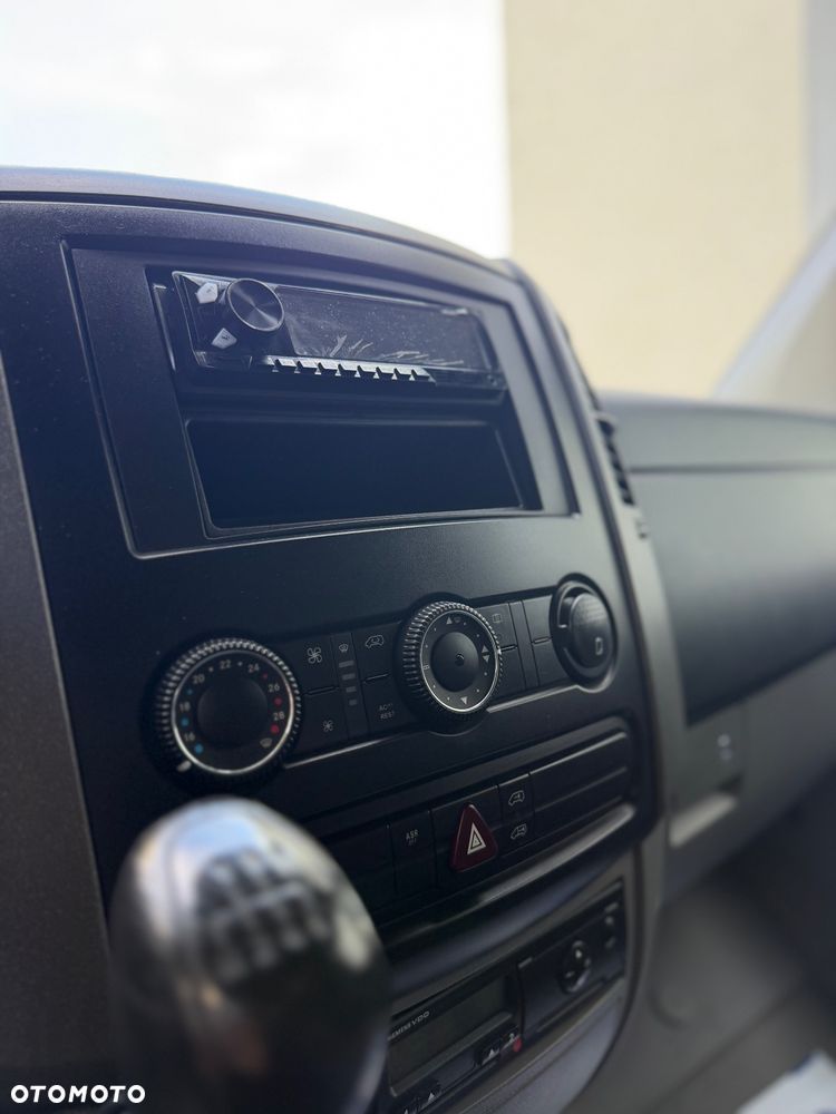 Mercedes-Benz Sprinter - 16