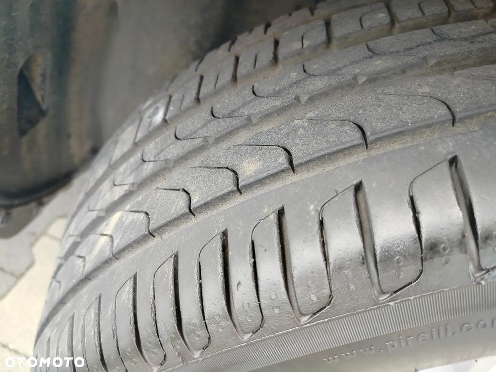 Ford Kuga 2.5 4x4 Titanium - 36