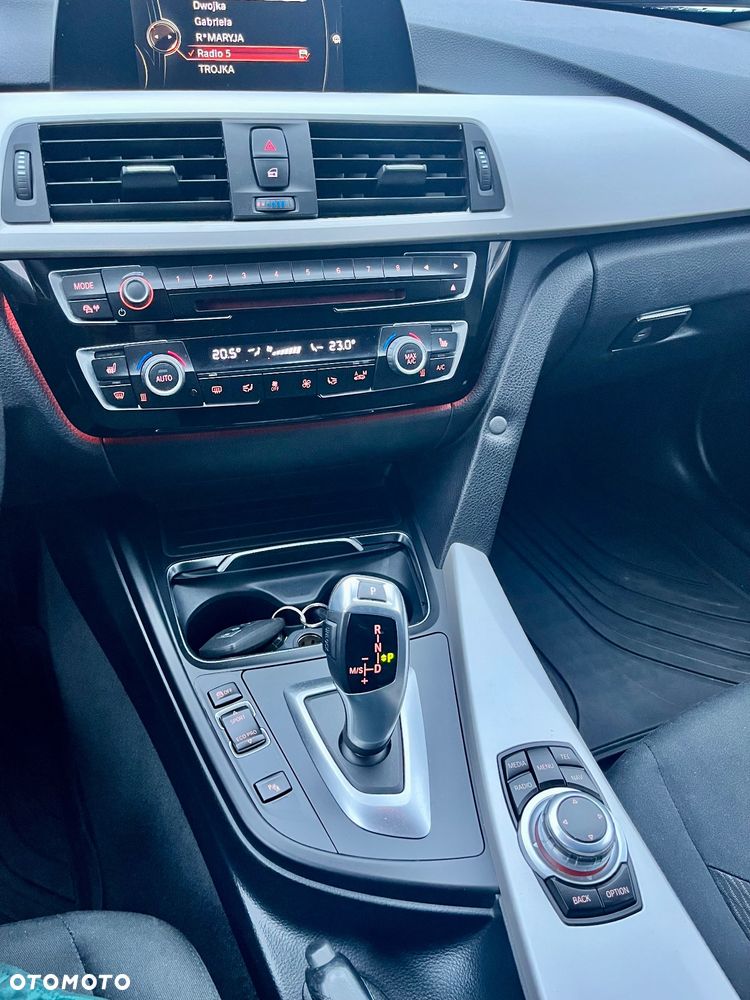 BMW Seria 3 318d - 26