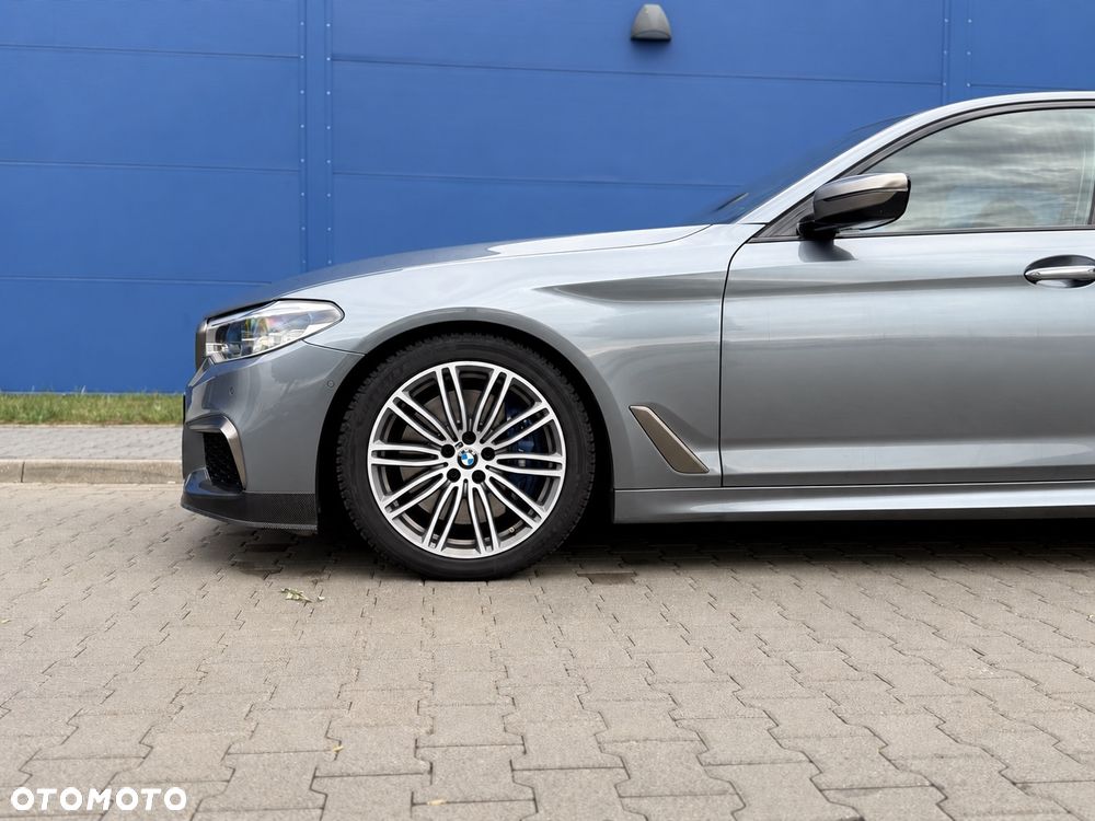 BMW Seria 5 M550i xDrive - 39