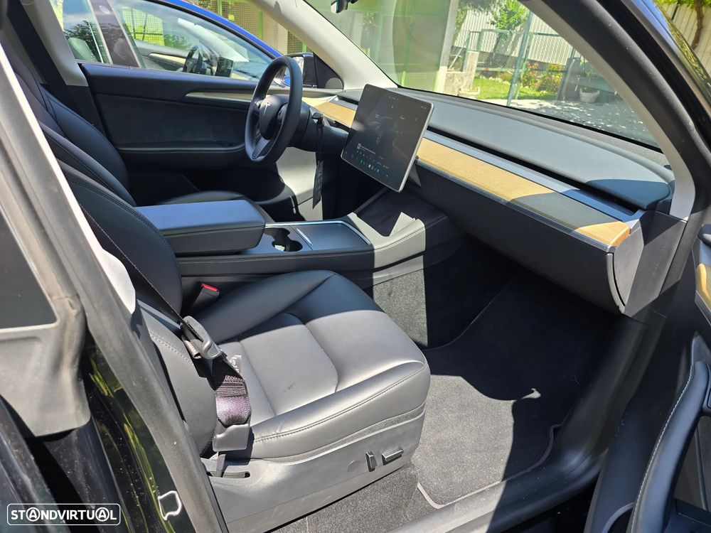Tesla Model Y - 16