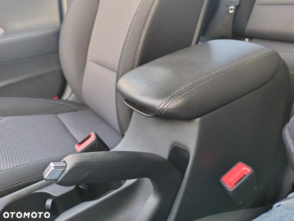 Hyundai i30 1.5 DPI Classic + - 34