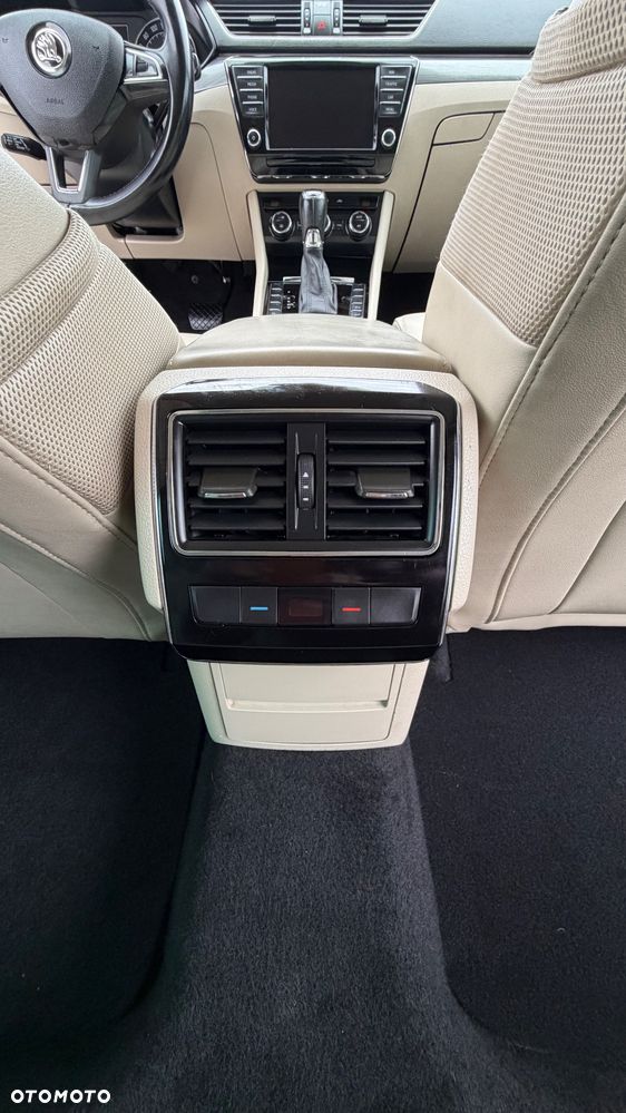 Skoda Superb 2.0 TDI DSG Ambition - 22