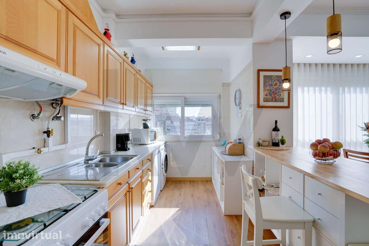 APARTAMENTO T3 RENOVADO EM ODIVELAS - Grande imagem: 3/27