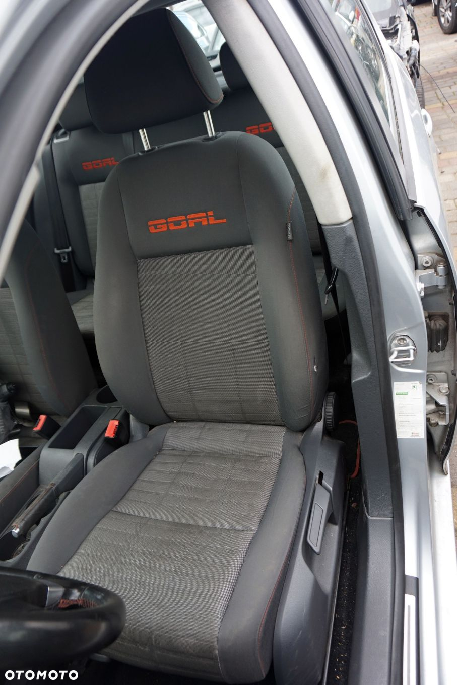 VOLKSWAGEN GOLF V 5D HB 2006 LA7W 1.6 8V BSE 102KM FVH SREBRNY na części - 12