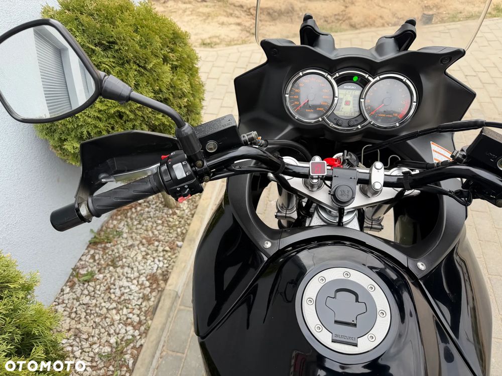 Suzuki DL - 28