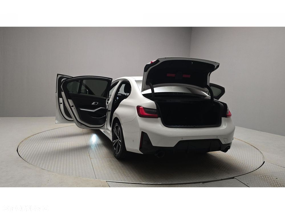 BMW Seria 3 320d xDrive mHEV M Sport - 9