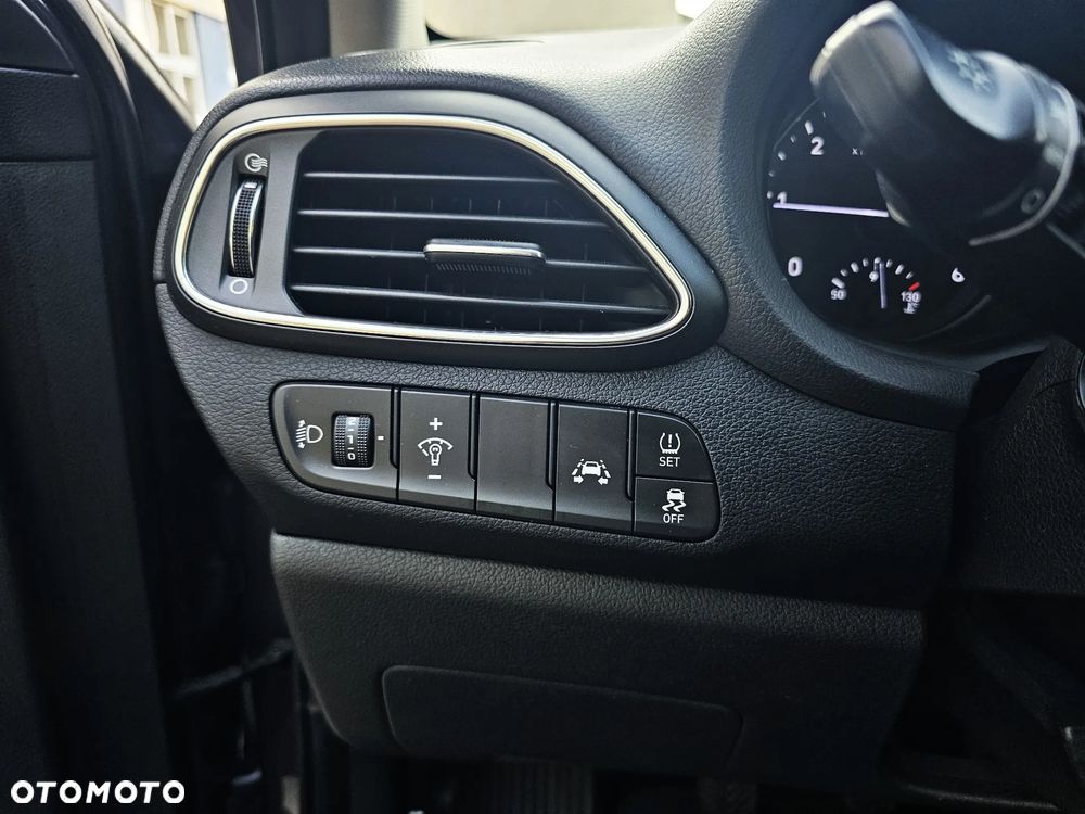 Hyundai i30 1.6 D Classic + - 11