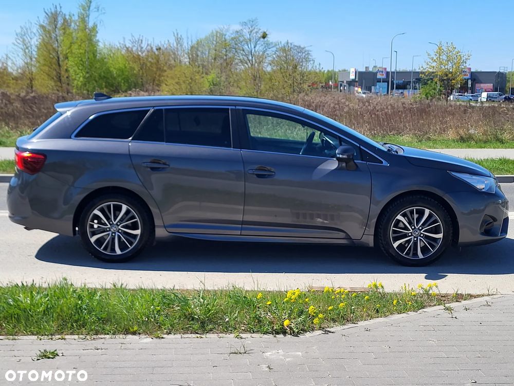 Toyota Avensis 2.0 D-4D Premium - 5