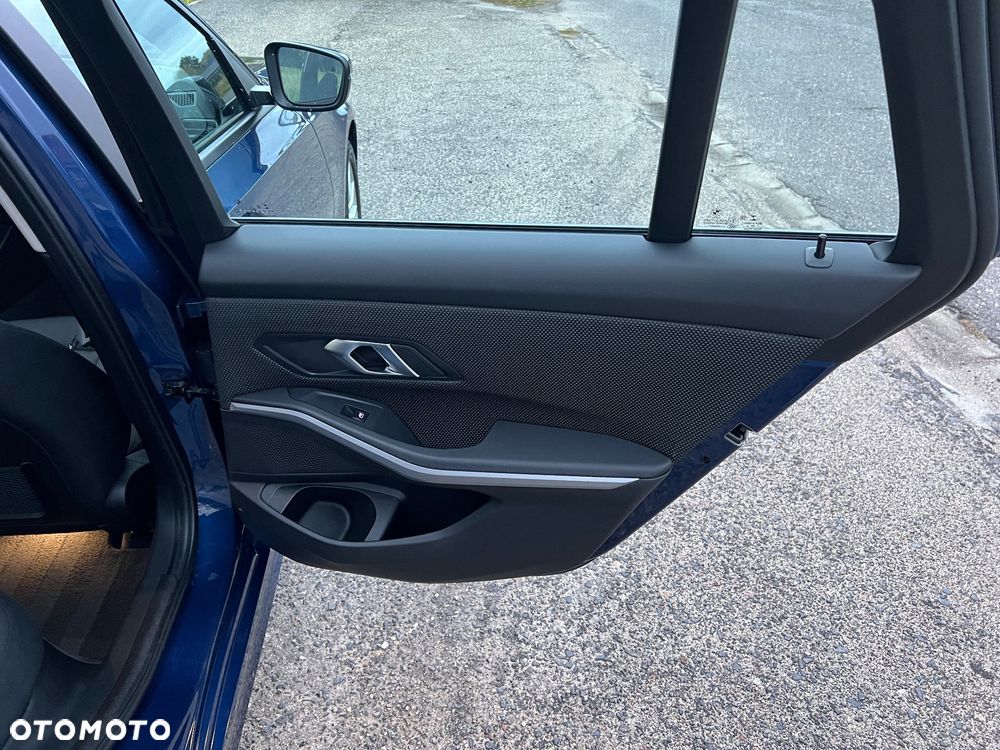 BMW Seria 3 - 25