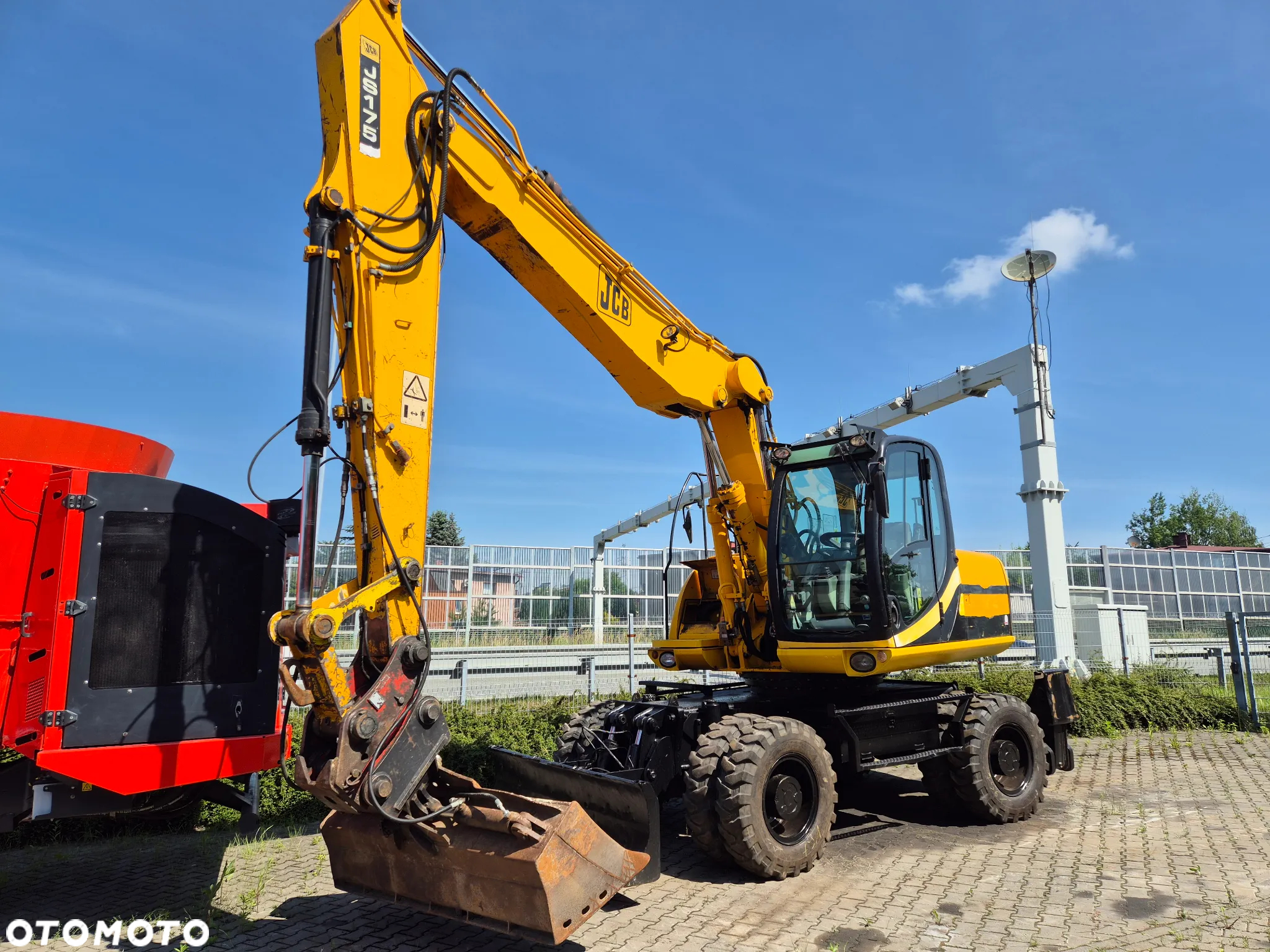 JCB JS175 W / 1 WŁ / W PEŁNI SPRAWNA / KABINA / ODNOWIONA / SERWISOWANA / 4X4 / SILNIK ISUZU / 2 ŁYZKI W ZESTAWIE! - 2