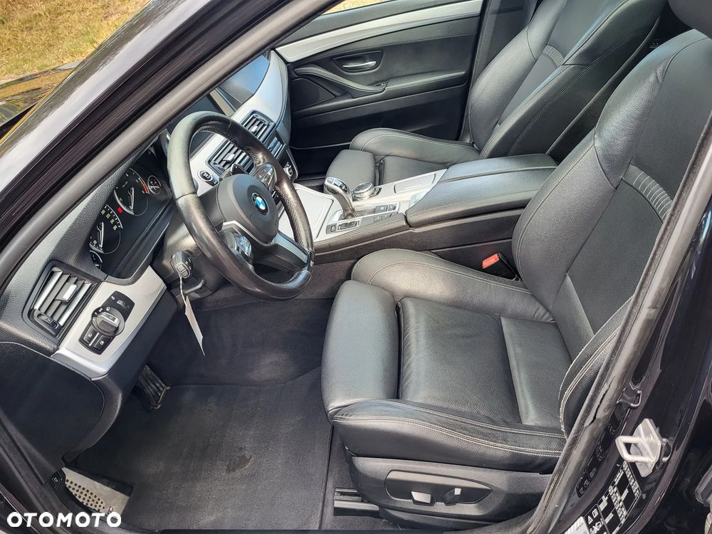 BMW Seria 5 525d xDrive - 10