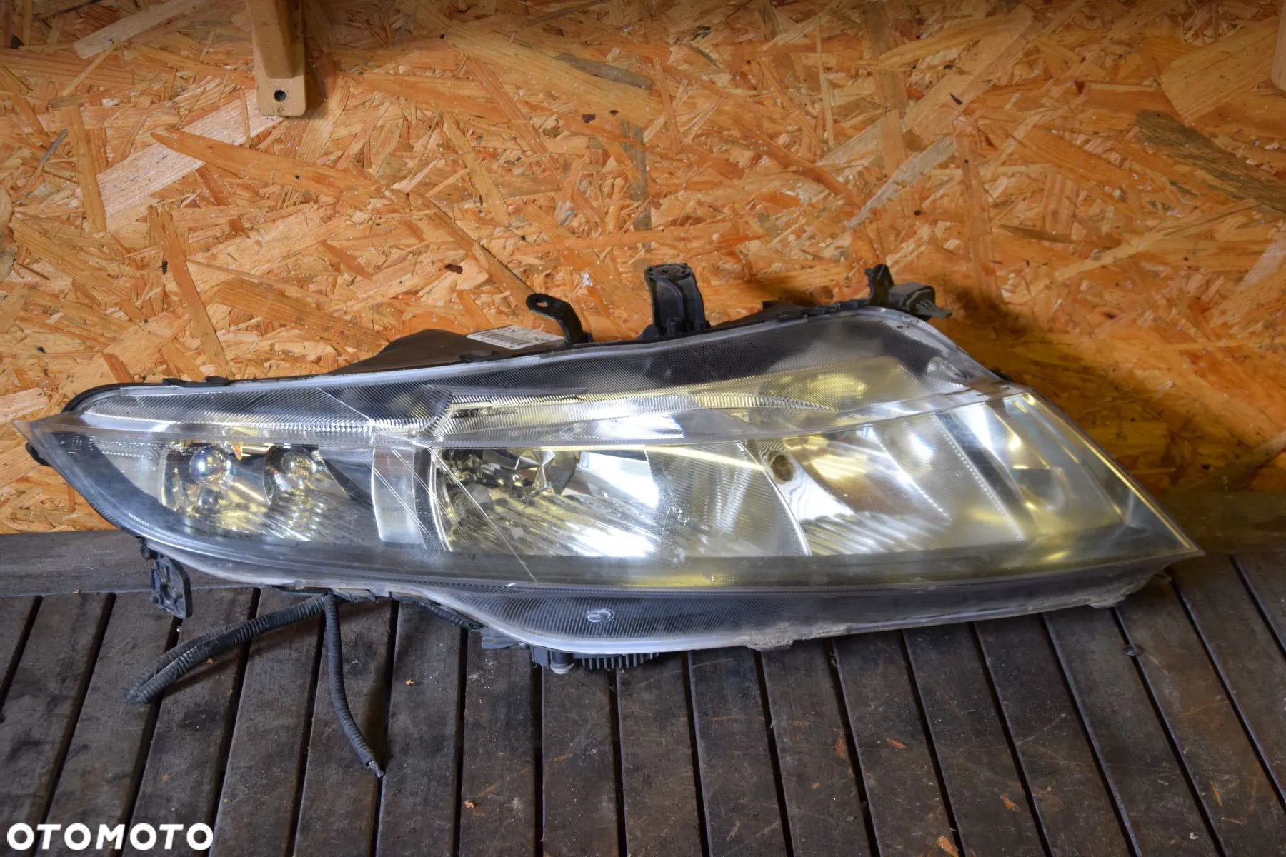 Honda Civic VIII UFO 06-11 Lampa przednia prawa XENON EU TOP STAN 0301226272 33100-SMG-G122-M1 - 2