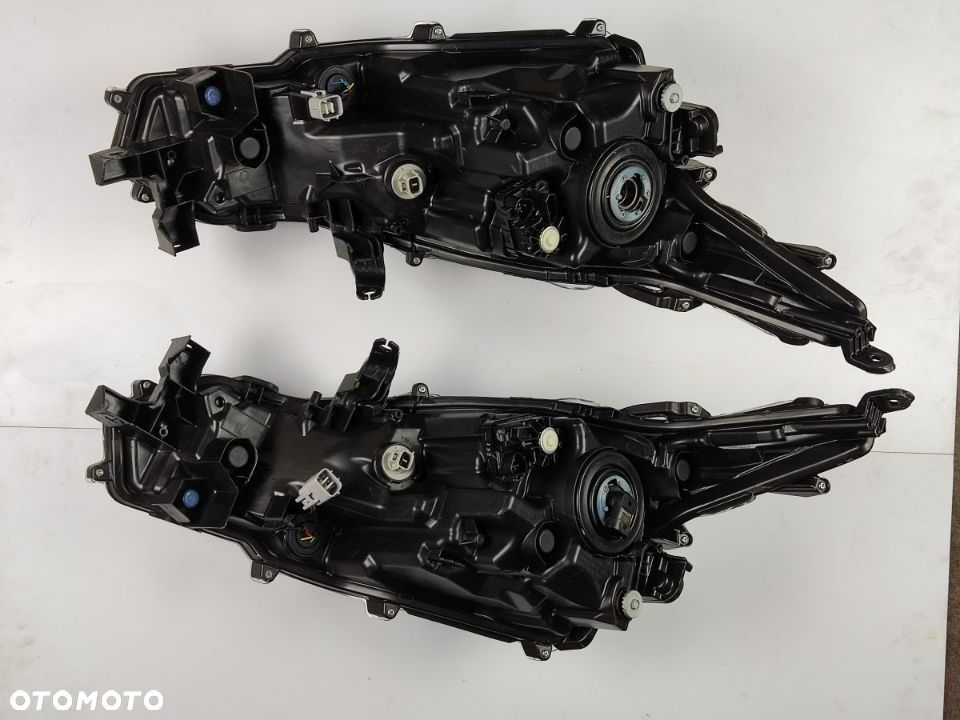 TOYOTA COROLLA E21 SEDAN 19 22r Lampa Przód Prawa i Lewa - 9