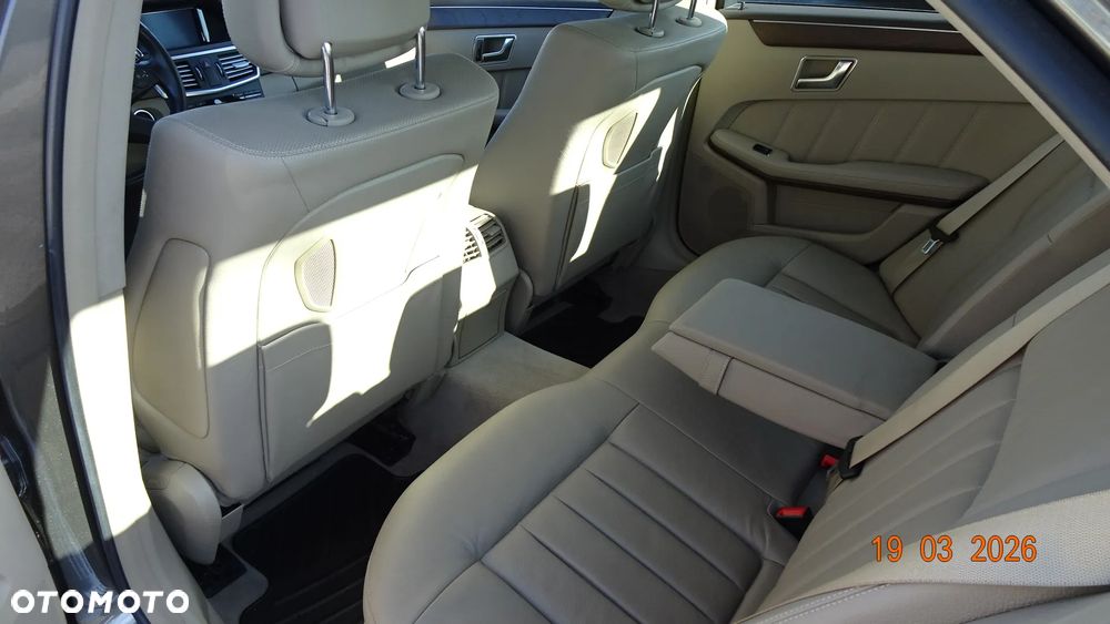 Mercedes-Benz Klasa E 250 CGI BlueEFFICIENCY Elegance - 17