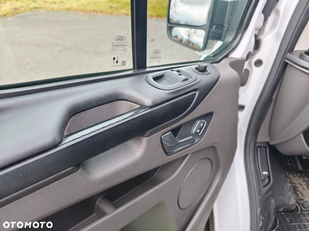 Ford TRANSIT CUSTOM - 18