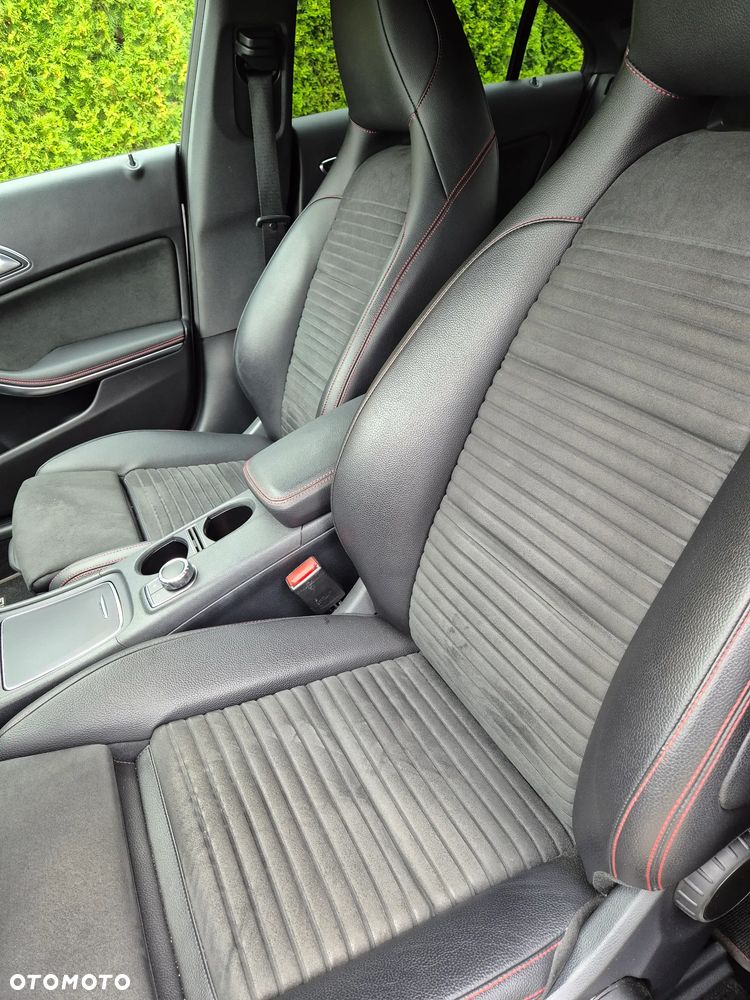 Mercedes-Benz CLA 180 7G-DCT AMG Line - 35