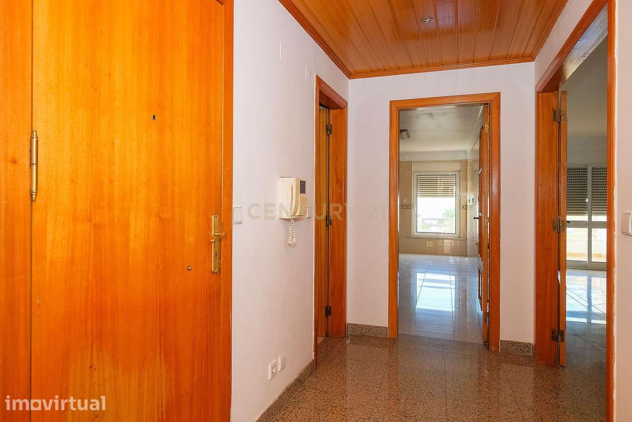 Apartamento T3 luminoso na Parede com varandas, garagem e arrecadação - Grande imagem: 2/29
