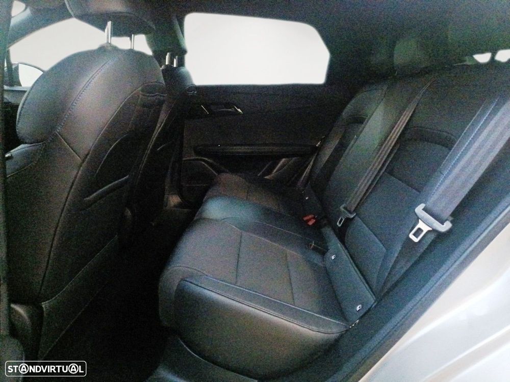 MG MG4 64 kWh Luxury - 11