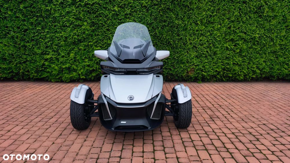 Can-Am Spyder - 2