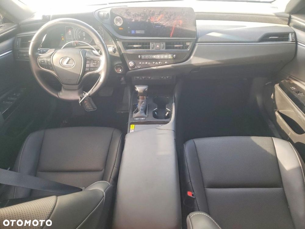 Lexus ES - 7