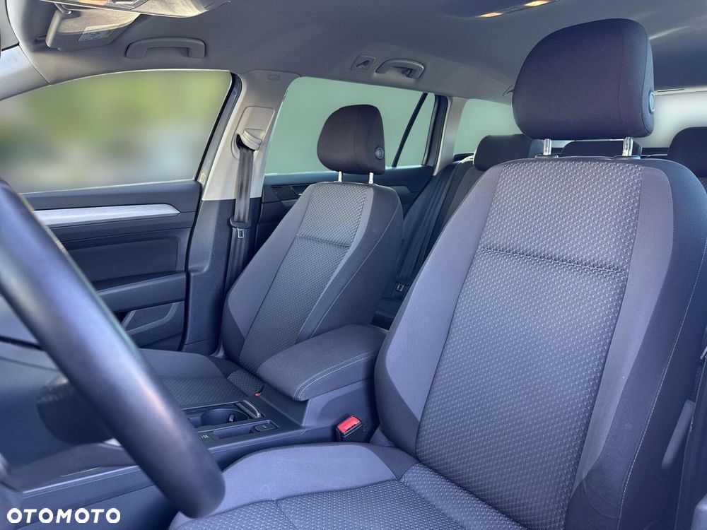 Volkswagen Passat - 12