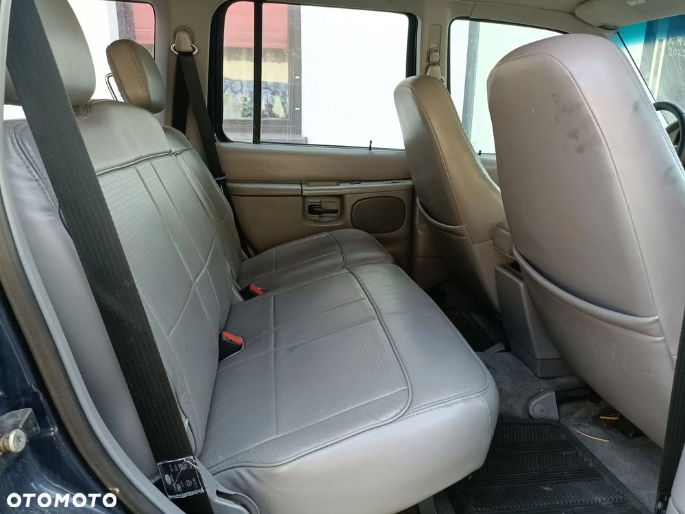 Ford Explorer Standard - 14