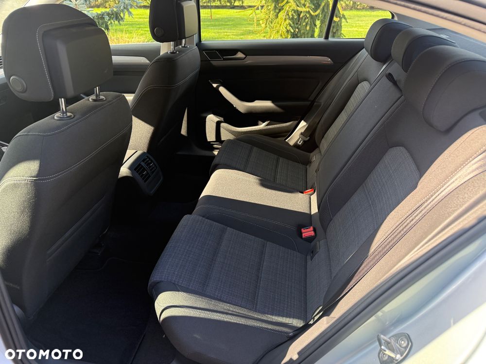 Volkswagen Passat 2.0 TDI EVO Business - 24