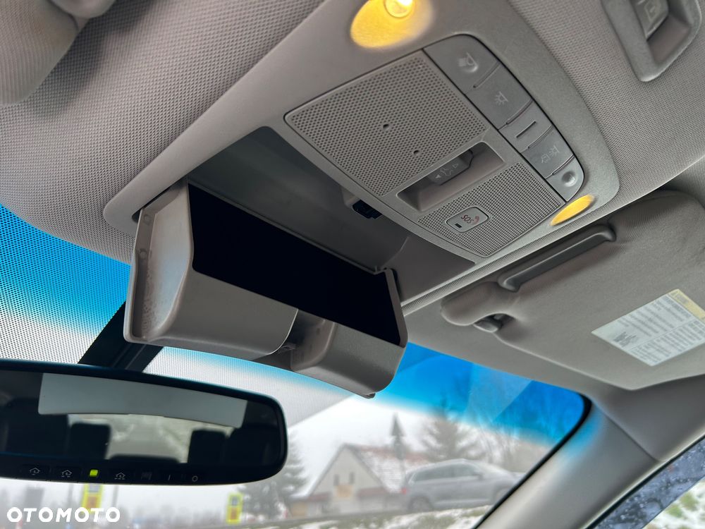 Nissan Pathfinder - 25