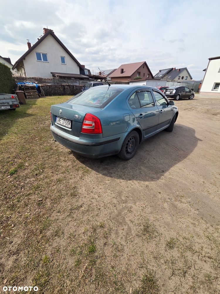 Skoda Octavia 1.6 Ambiente - 11