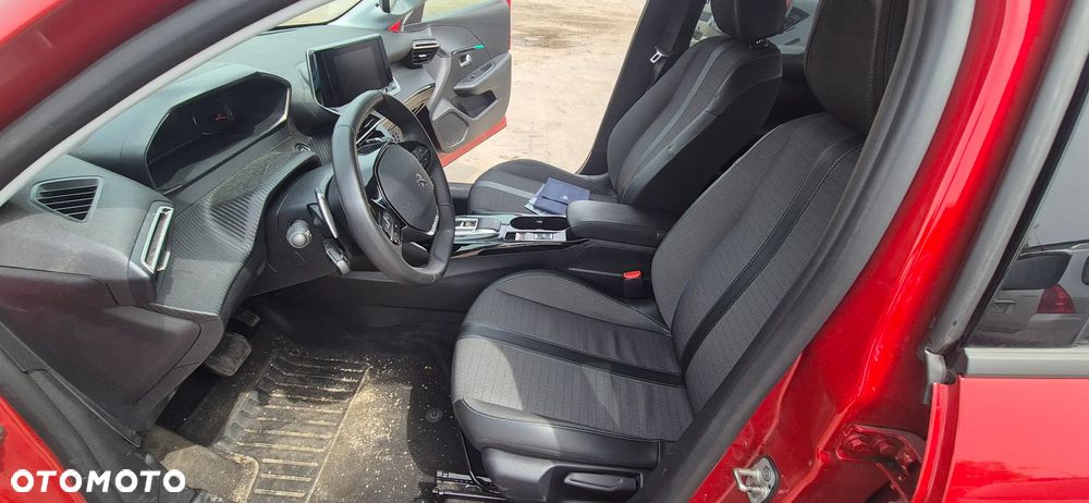 Peugeot 208 - 13