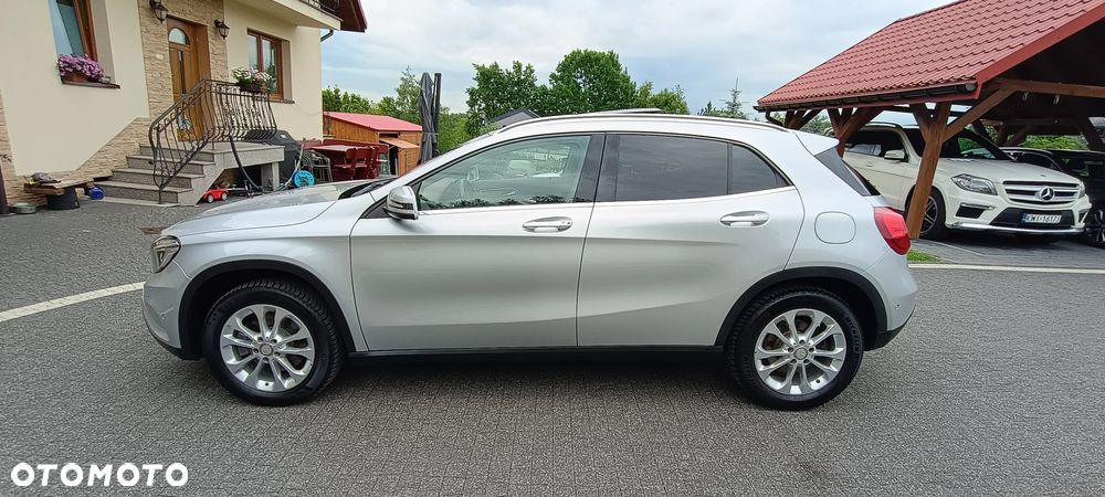 Mercedes-Benz GLA 250 4Matic 7G-DCT - 9