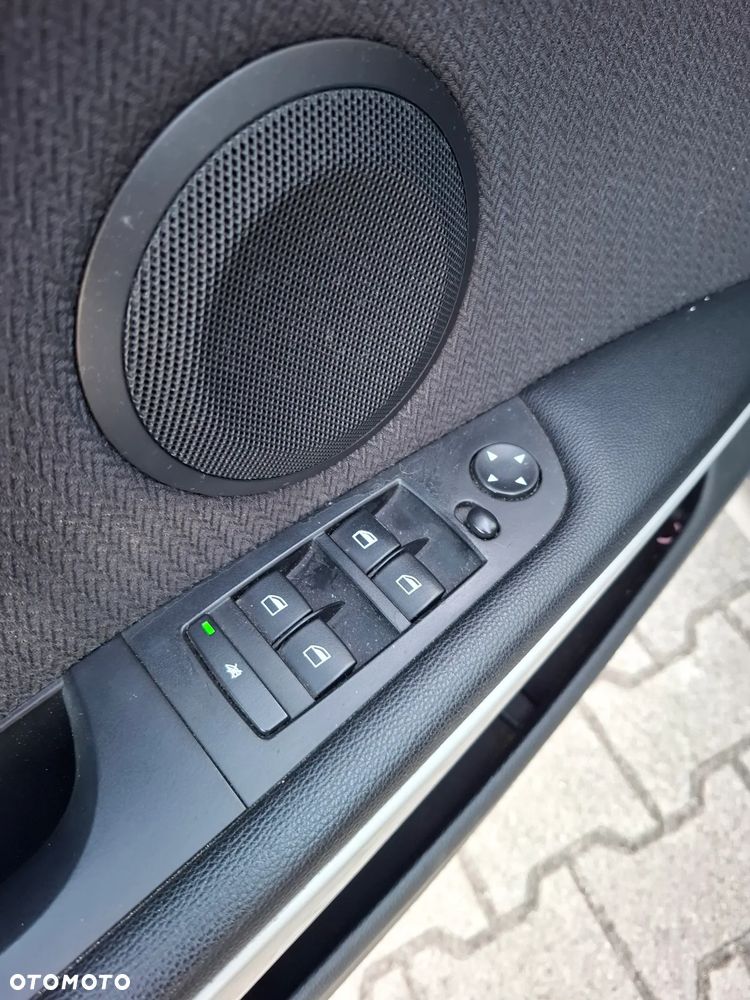 BMW Seria 3 318i - 23