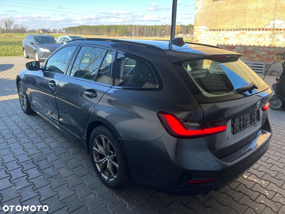 BMW Seria 3 320d xDrive Sport Line - 4