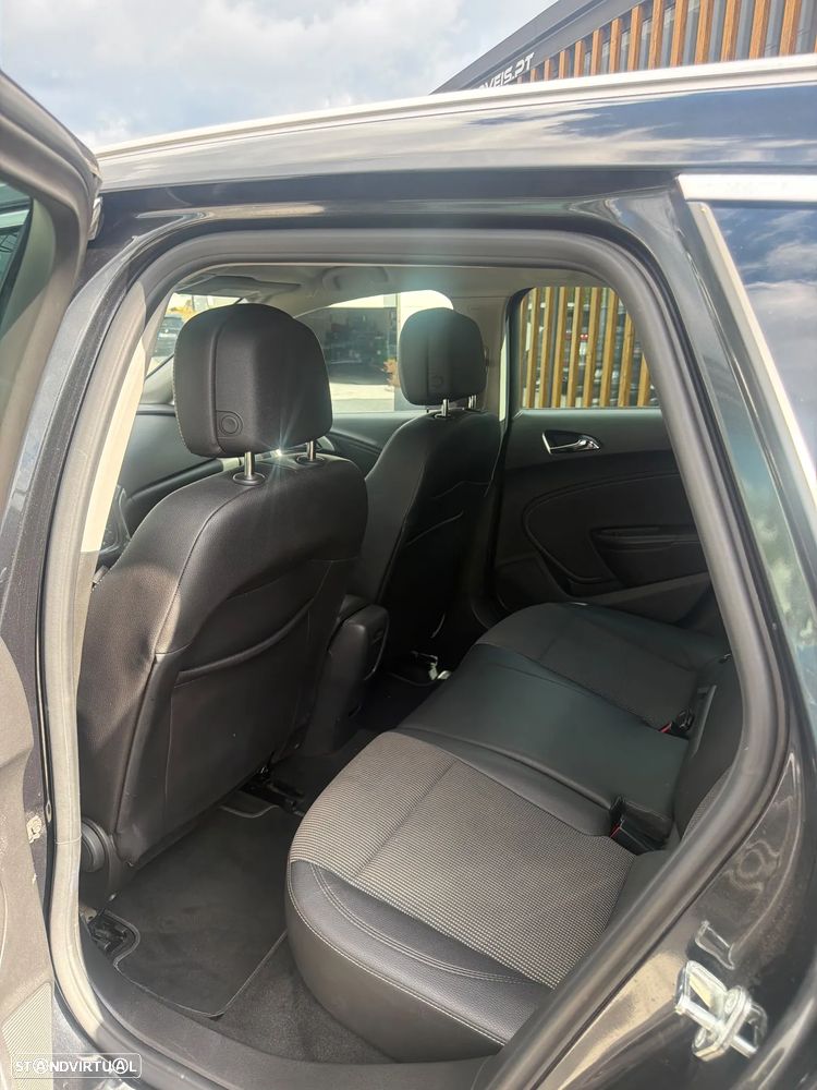 Opel Astra Sports Tourer - 13